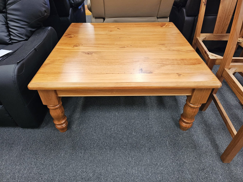 Pine Bass Coffee Table with Round Leg (Clearance)