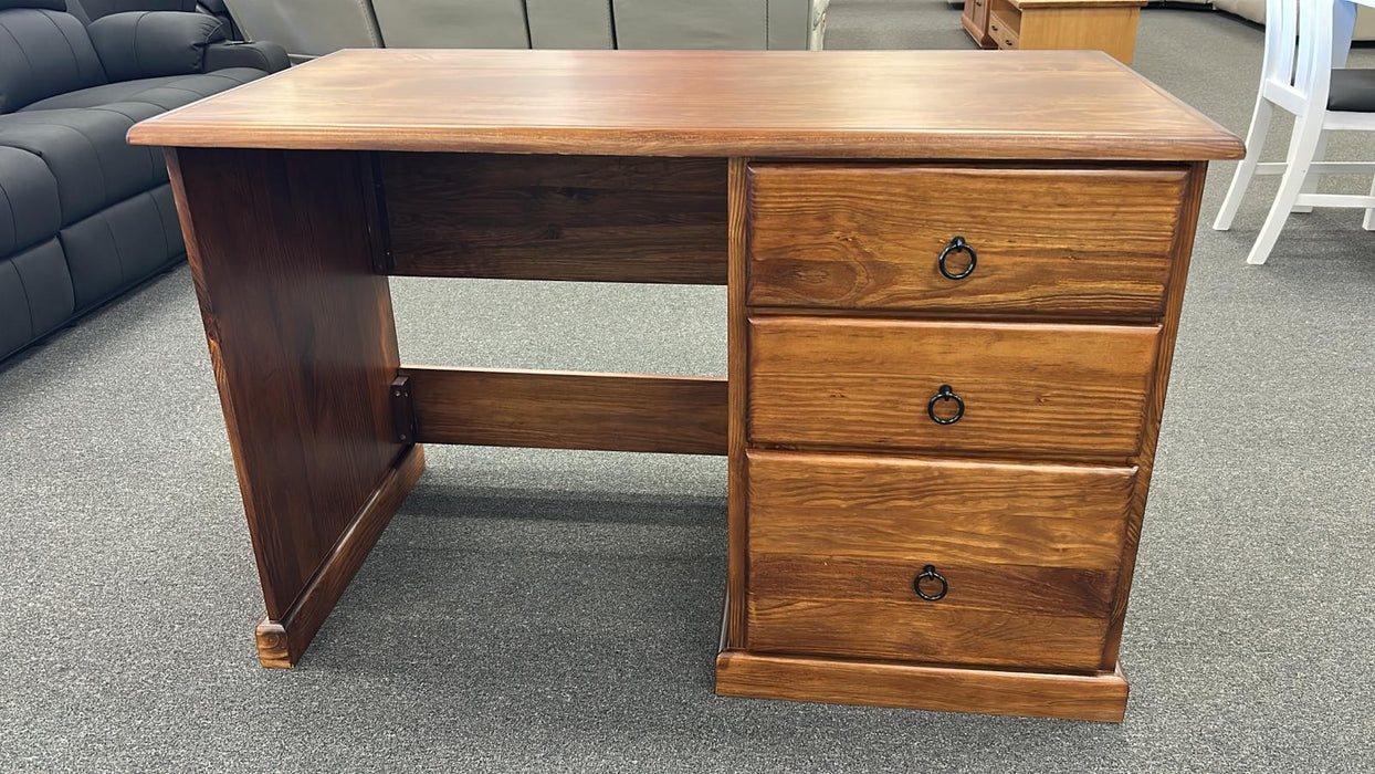 Albany 3 Drw Desk