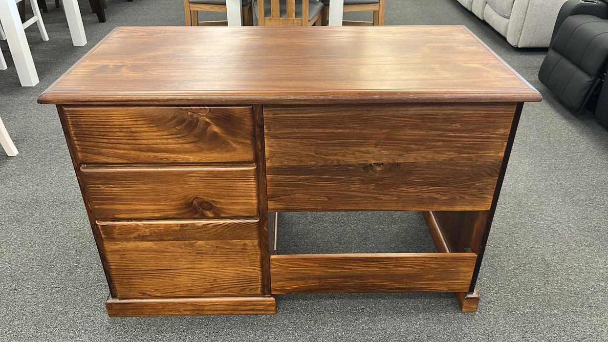 Albany 3 Drw Desk