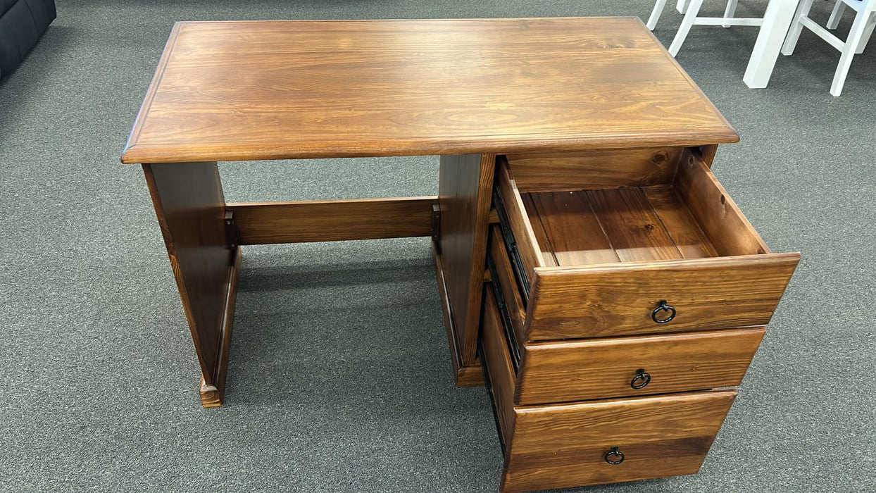 Albany 3 Drw Desk