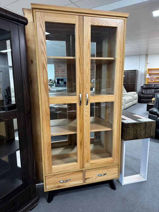 Oak Dampier 2Dr/2Drw Display Cabinet