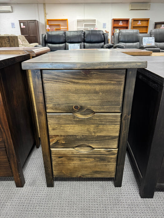 Oldtown 3 Drw Bedside