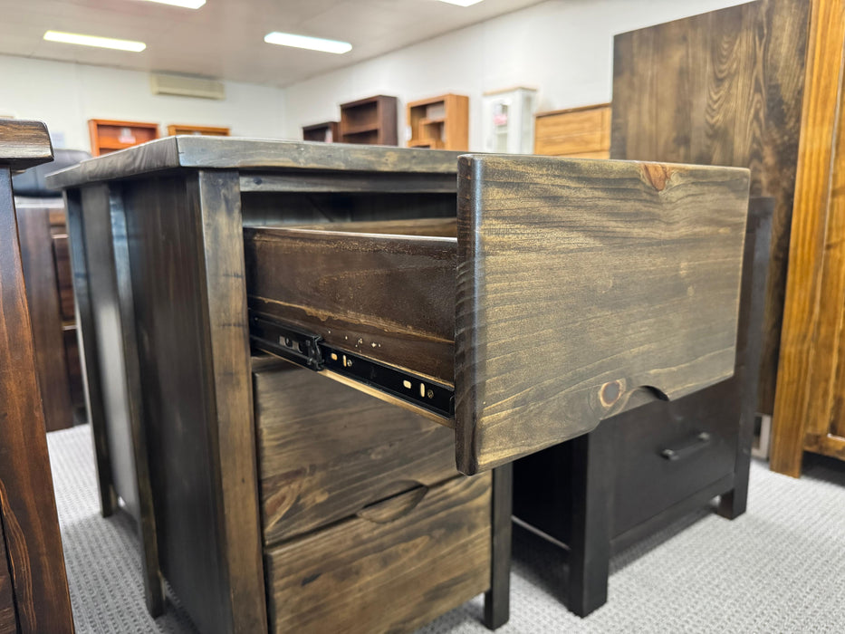 Oldtown 3 Drw Bedside