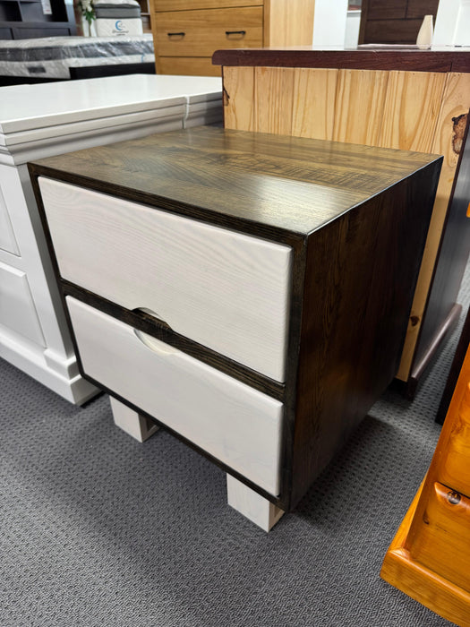 Parkland 2 Drw Bedside