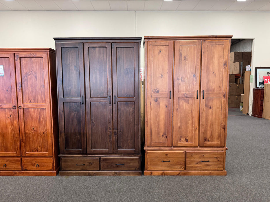 Jason 3Dr/2Drw Wardrobe (Black Andi Handles)