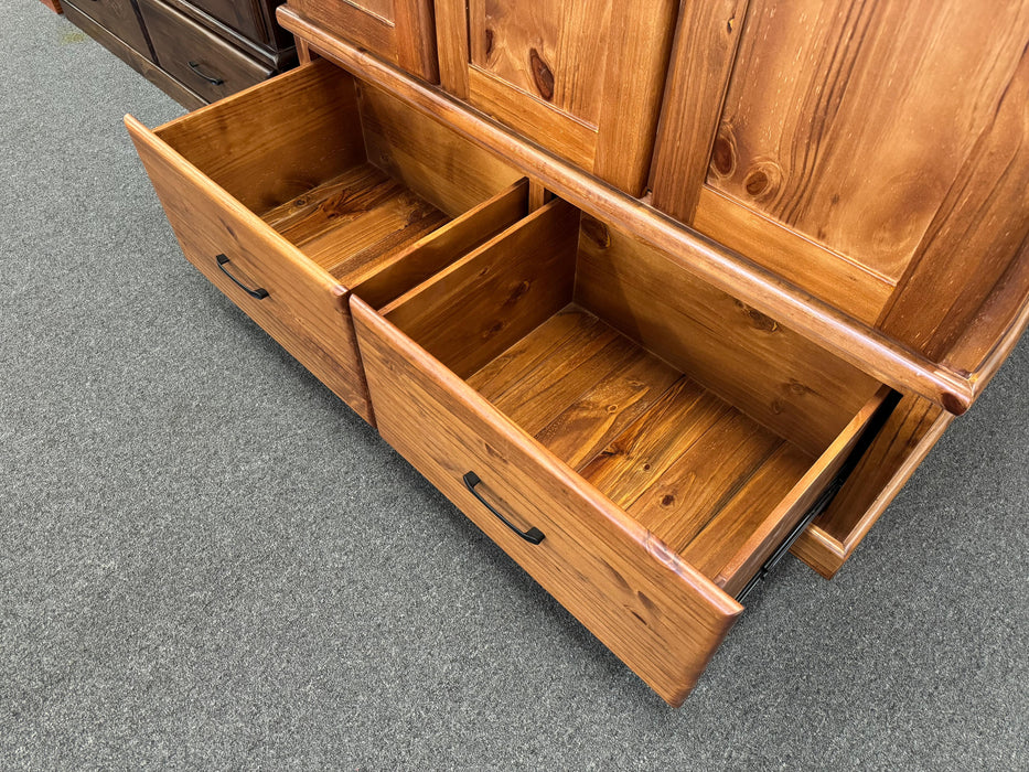 Jason 3Dr/2Drw Wardrobe (Black Andi Handles)