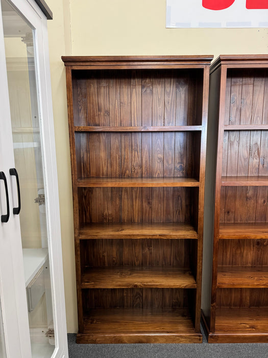 Donnel Tall Bookcase (Medium)