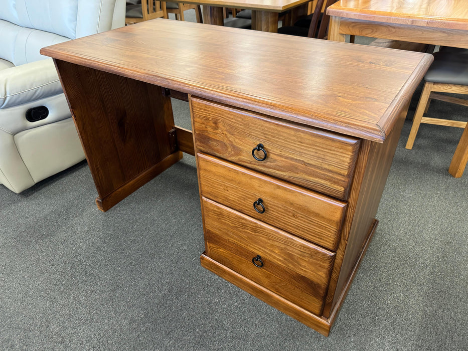 Albany 3 Drw Desk