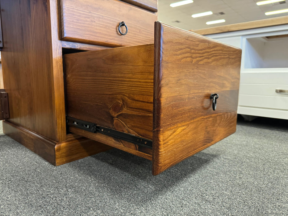 Albany 3 Drw Desk
