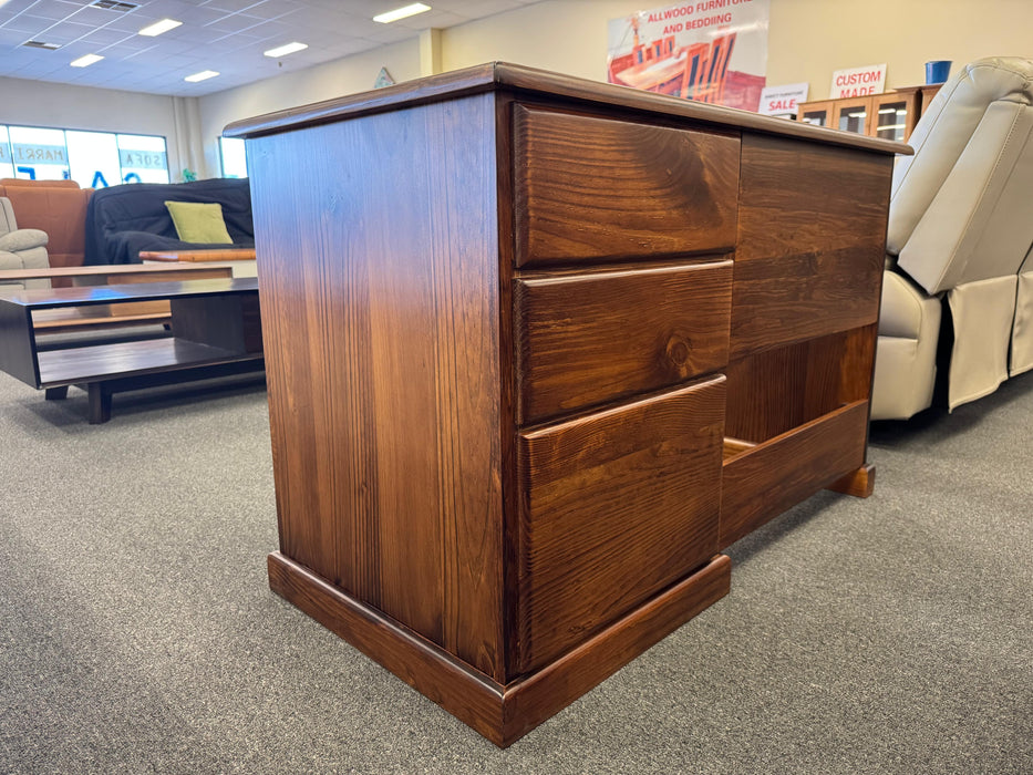 Albany 3 Drw Desk
