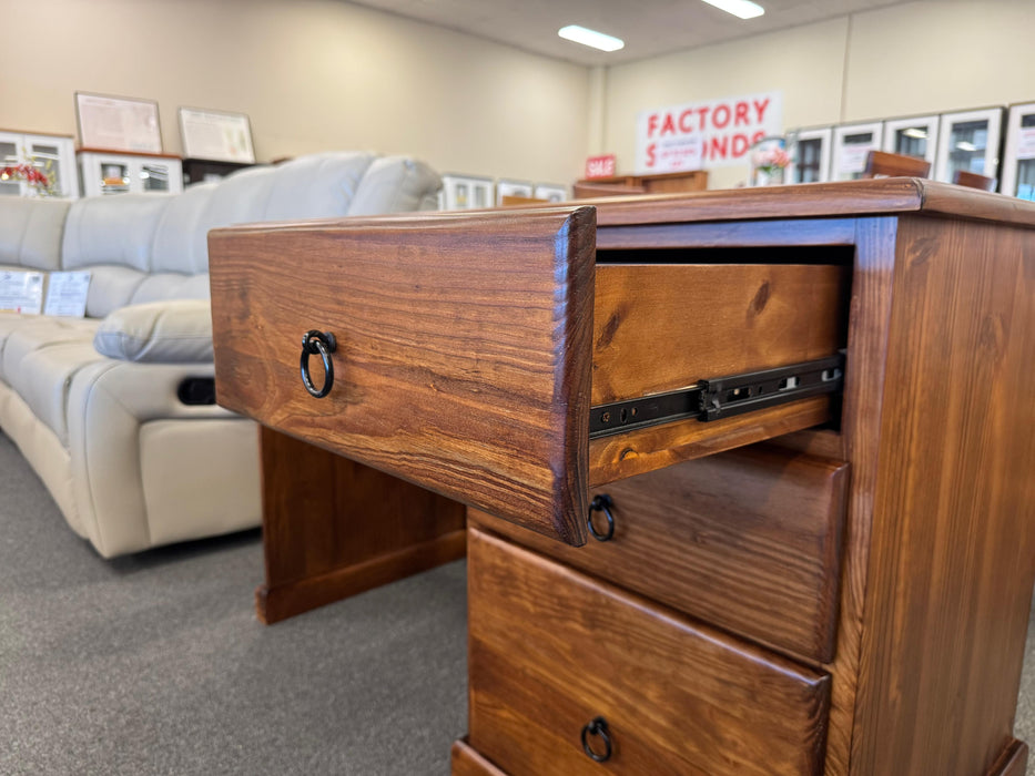 Albany 3 Drw Desk