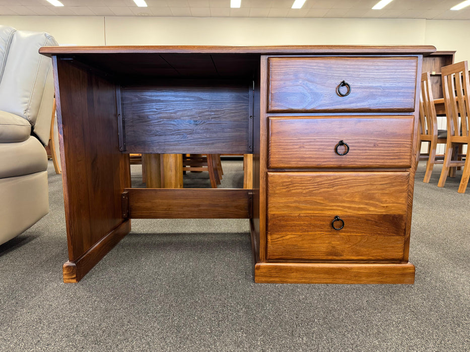 Albany 3 Drw Desk
