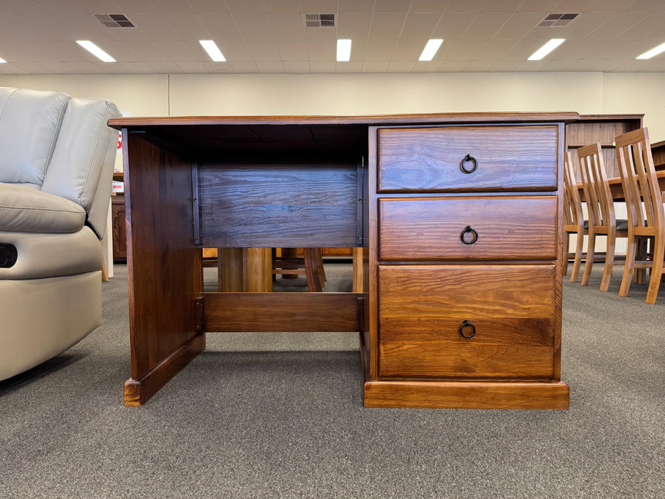 Albany 3 Drw Desk