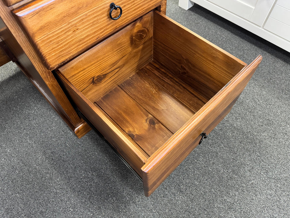 Albany 3 Drw Desk
