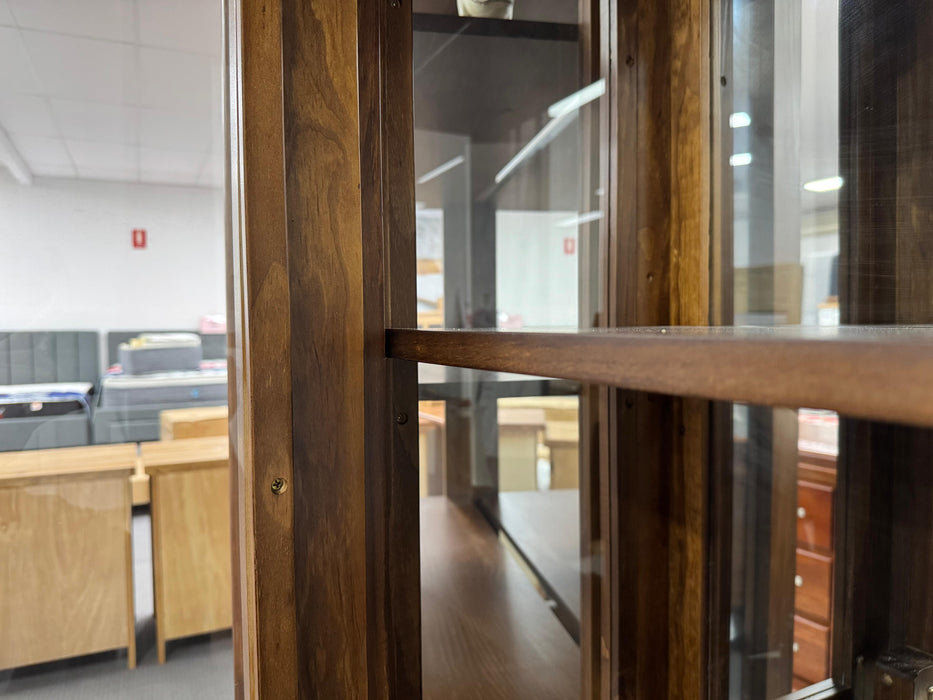 Moon 2Dr/2Drw Display Cabinet (Pine)