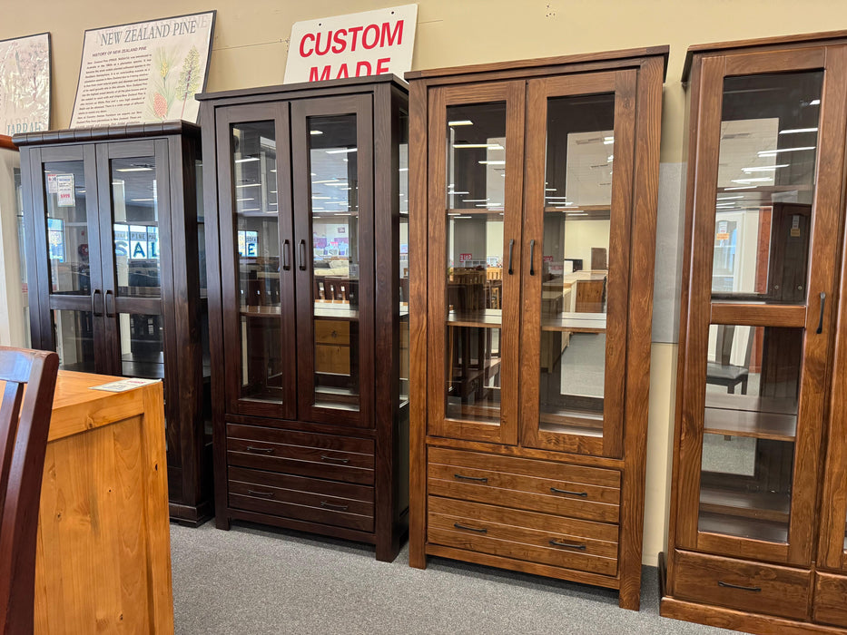 Moon 2Dr/2Drw Display Cabinet (Pine)