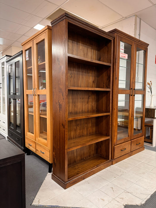 Donnel Tall Bookcase (Medium)