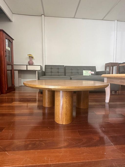 American Oak Round Table - Direct Furniture Warehouse