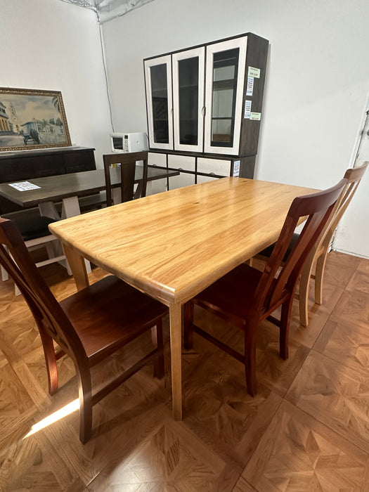 Oak Santros Dining Table