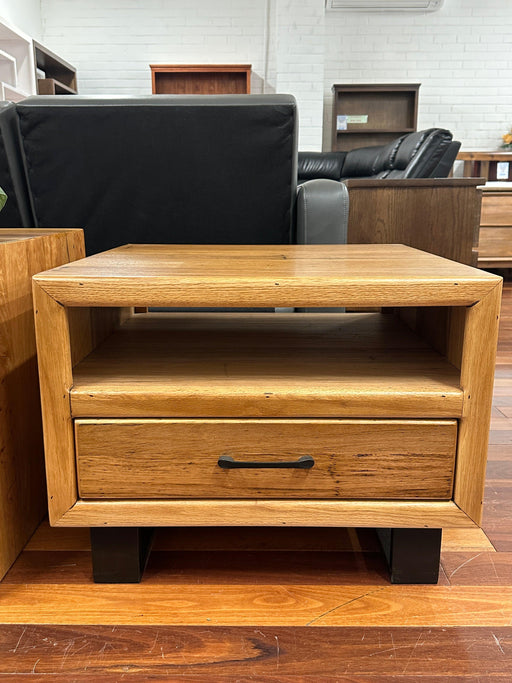 P/M Lynwood Lamp table (Clearance) - Direct Furniture Warehouse